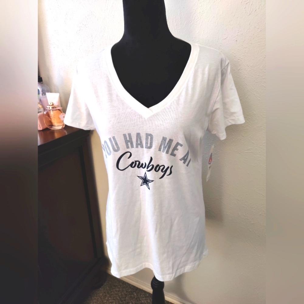 Dallas Cowboys NFL women's v-neck Size XL (runs small)